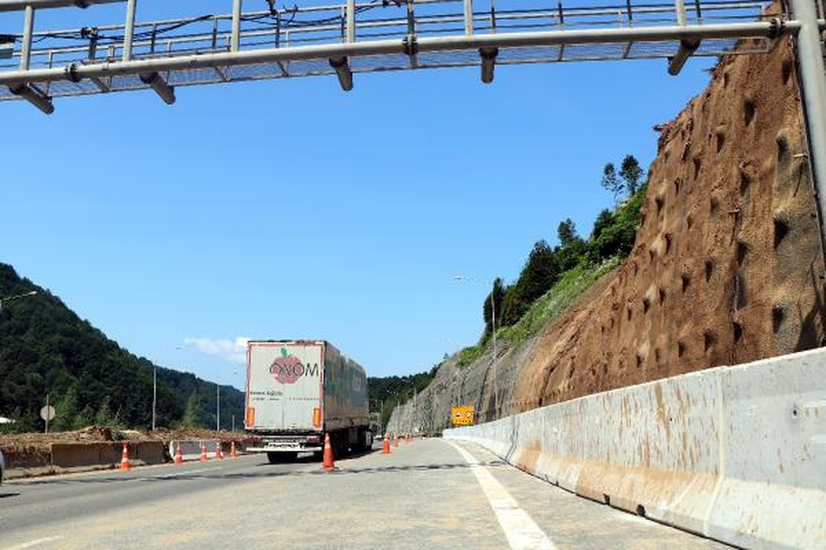 Bolu Dağı Tüneli Çıkışında Heyelan Sonrası Ulaşım Normale Döndü