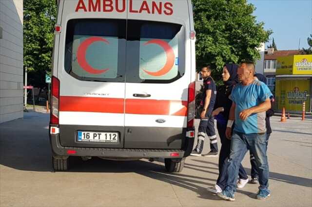 İnegöl'de Kadın Arkadaşını Taciz Eden Kişiye Satırla Saldırı