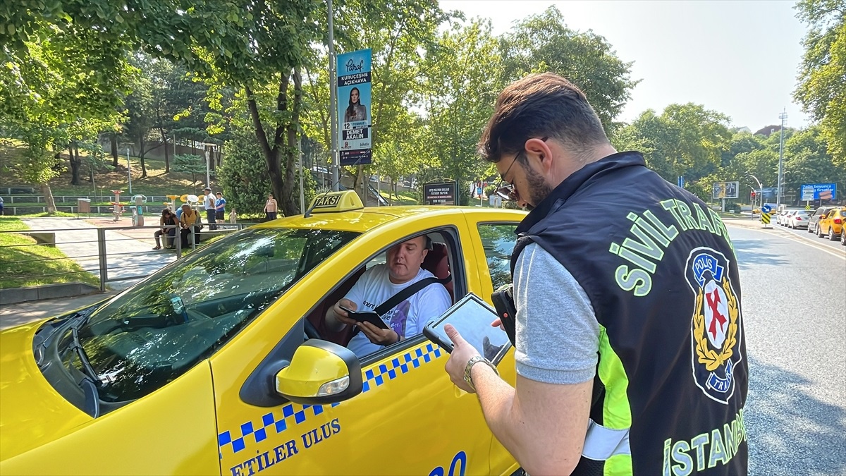İstanbul\'da Denetimlerde 10 Taksiciye Ceza Kesildi