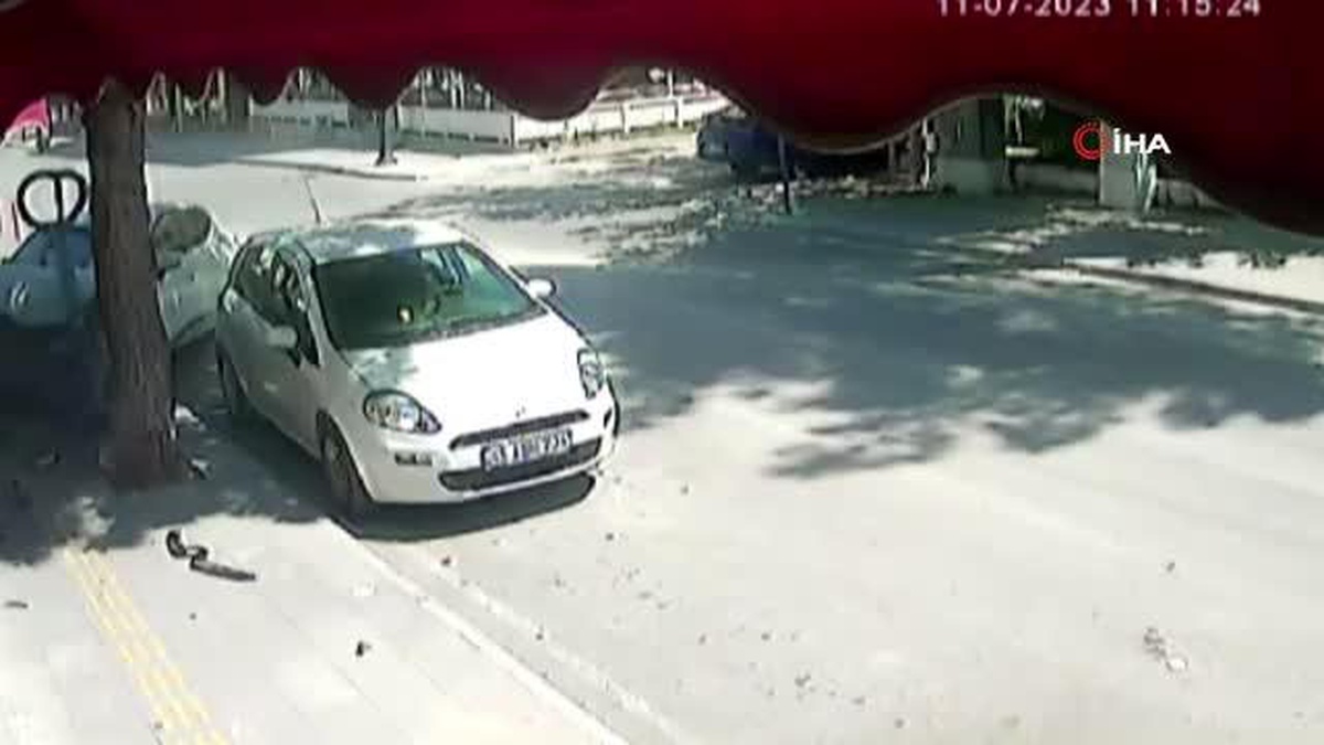 Kaza anı güvenlik kamerasına yansıdı