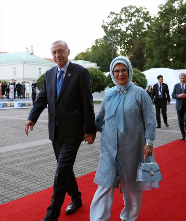 Litvanya Cumhurbaşkanı NATO Zirvesi'nde akşam yemeği verdi Litvanya Cumhurbaşkanı NATO Zirvesi'nde akşam yemeği verdi