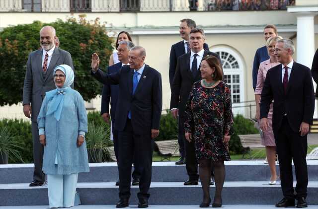Litvanya Cumhurbaşkanı NATO Zirvesi'nde akşam yemeği verdi Litvanya Cumhurbaşkanı NATO Zirvesi'nde akşam yemeği verdi