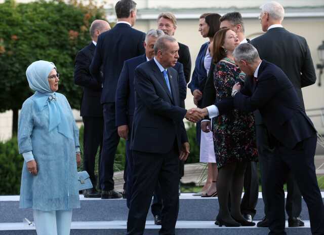 Litvanya Cumhurbaşkanı NATO Zirvesi'nde akşam yemeği verdi Litvanya Cumhurbaşkanı NATO Zirvesi'nde akşam yemeği verdi