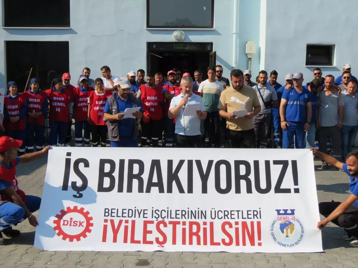 Lüleburgaz Belediyesi İşçileri Zam Talebiyle İş Bıraktı