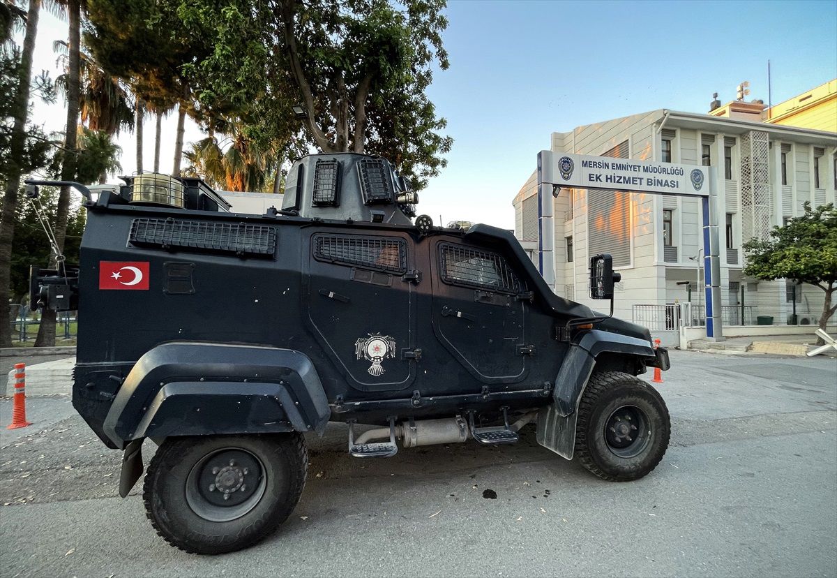 Mersin\'de 74 şüpheliye yönelik şafak operasyonu düzenlendi
