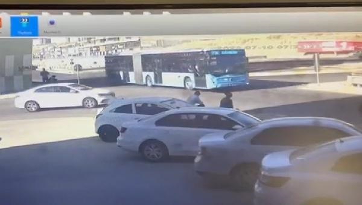 Şanlıurfa\'da Otomobil Kontrolsüz Çıkış Yaparak Kaza Yaptı