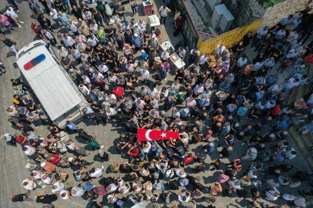 Sanatçı Özkan Uğur için Taksim Camii'nde cenaze namazı kılındı