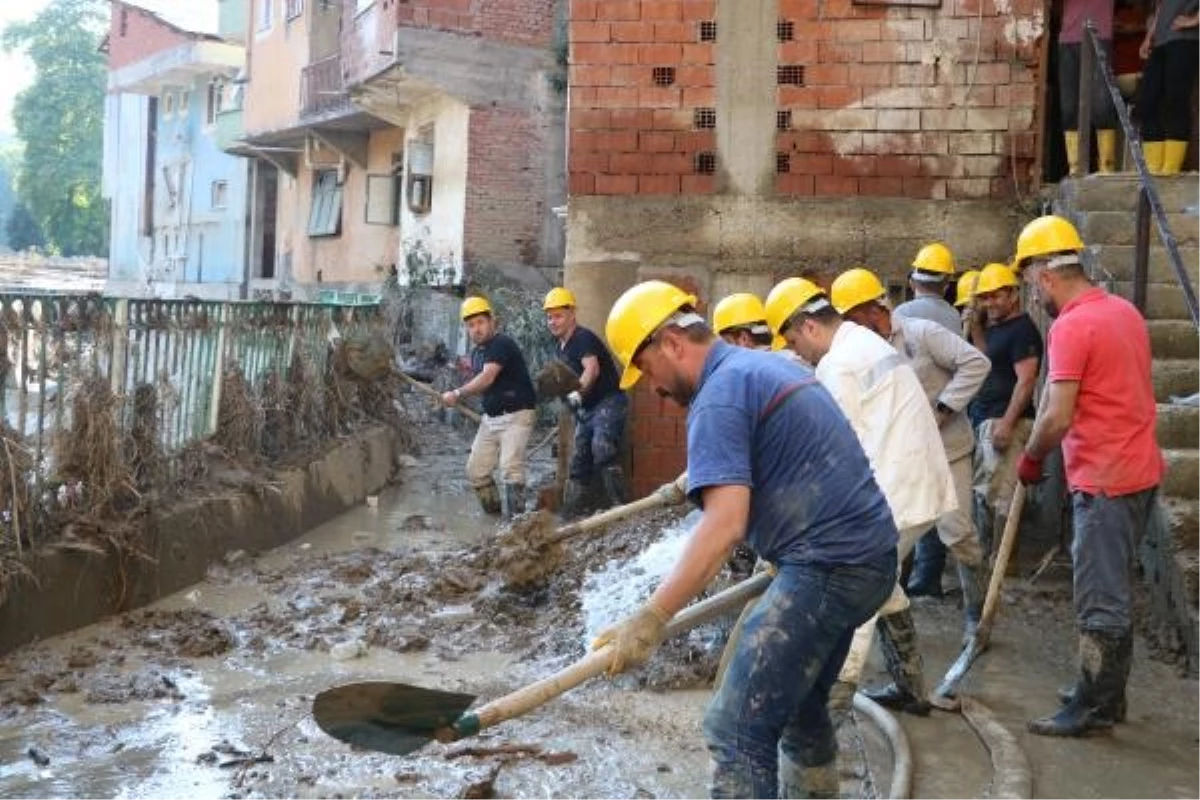 Zonguldak\'ta Sel Felaketi: Ev Yıkıldı, Dükkanlar Hasar Gördü