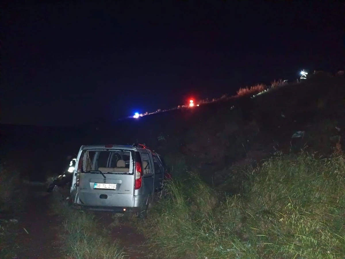 Sivas\'ın Hafik ilçesinde trafik kazası: 1 ölü, 5 yaralı