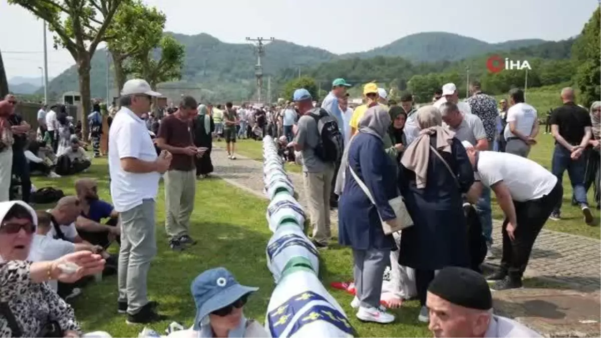 Srebrenitsa\'da 30 soykırım kurbanı daha toprağa verildi