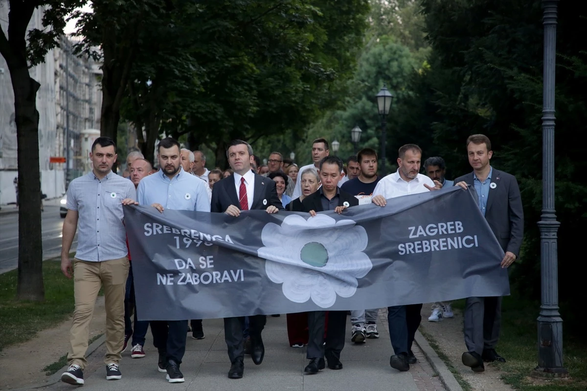 Hırvatistan\'da Srebrenitsa Soykırımı Kurbanları Anısına Yürüyüş Düzenlendi