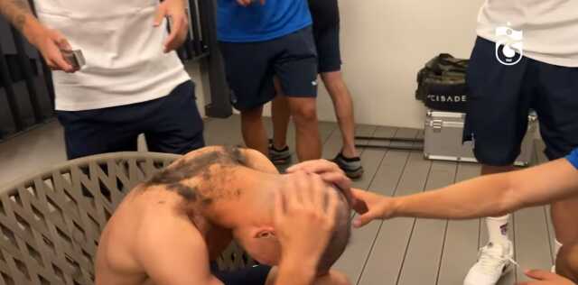 Trabzonspor'un 'Gelenek' paylaşımında genç futbolculara yapılanlara tepkiler çığ gibi: Akran zorbalığı bu Trabzonspor'un 'Gelenek' paylaşımında genç futbolculara yapılanlara tepkiler çığ gibi: Akran zorbalığı bu