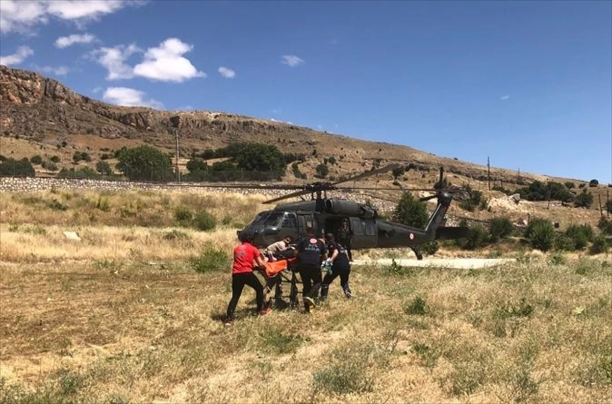 Tunceli\'de Kalp Krizi Geçiren Kadın Helikopterle Hastaneye Kaldırıldı