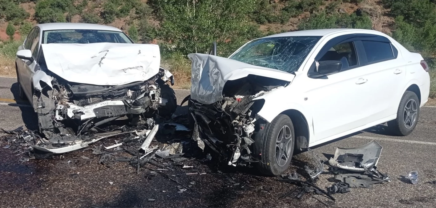 Tunceli\'de Otomobil Çarpışması: 4 Yaralı