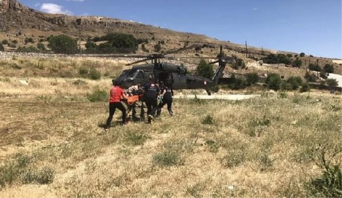 Tunceli\'de Kalp Krizi Geçiren Hastaya Askeri Helikopterle Sevkiyat