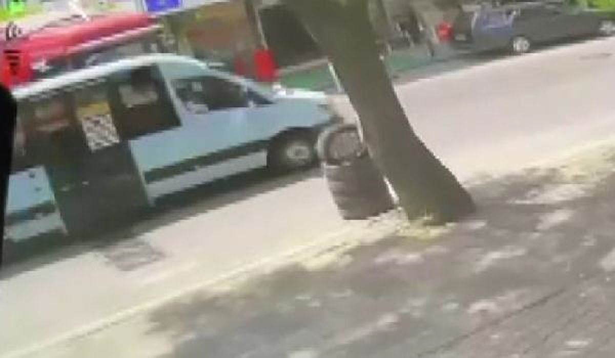 Ümraniye\'de Minibüs ile Hafriyat Kamyonu Çarpıştı: 6 Yaralı
