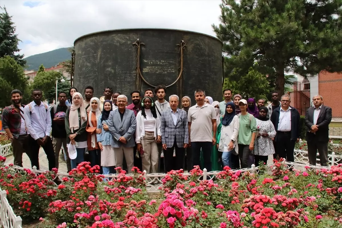 Selçuk Üniversitesi Öğrencileri Akşehir\'de Gezi Yaptı