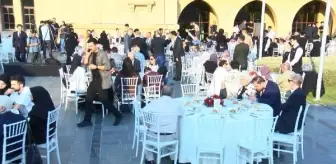 İstanbul Valisi Davut Gül, 15 Temmuz şehitlerinin aileleriyle buluştu