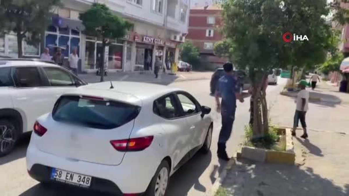 Yolun karşısına geçmeye çalışan çocuğa otomobil çarptı