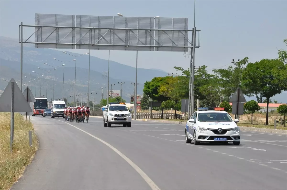 Şehit Ömer Halisdemir Bisiklet Turu\'na Sporcular Akşehir\'den Geçti
