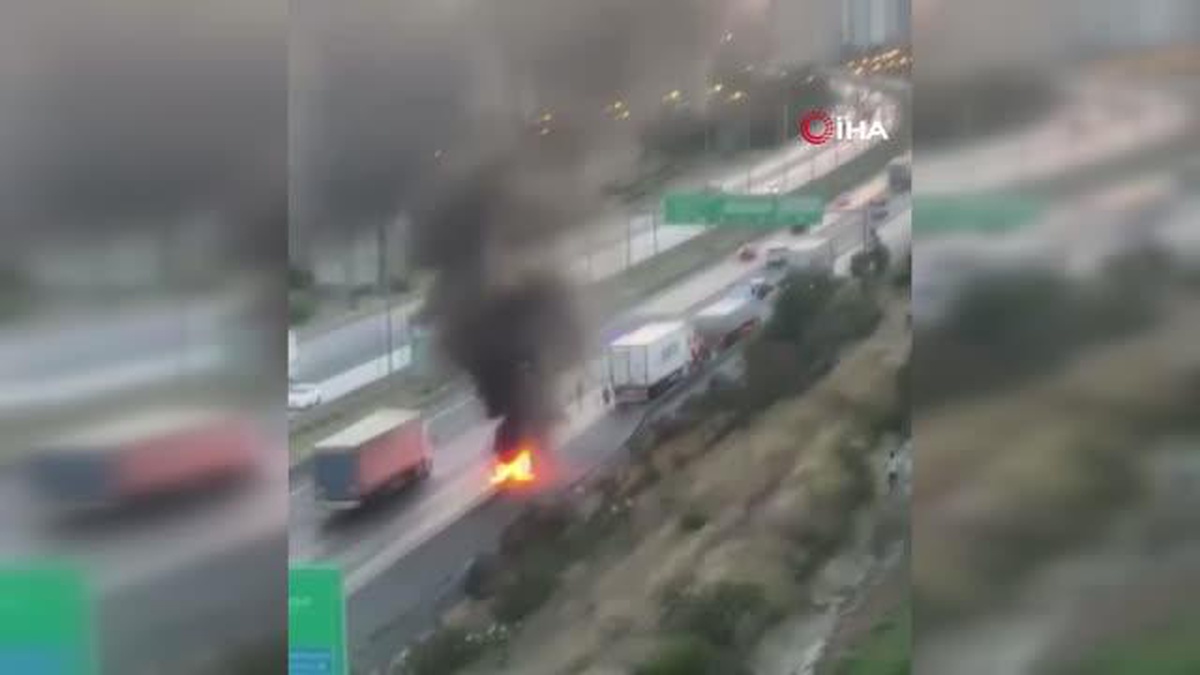 Adana\'da Motosiklet Kazası: Motosiklet Alev Topuna Dönüştü