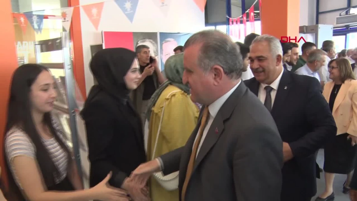 Gençlik ve Spor Bakanı Osman Aşkın Bak, AK Parti Gaziantep İl Başkanlığını ziyaret etti