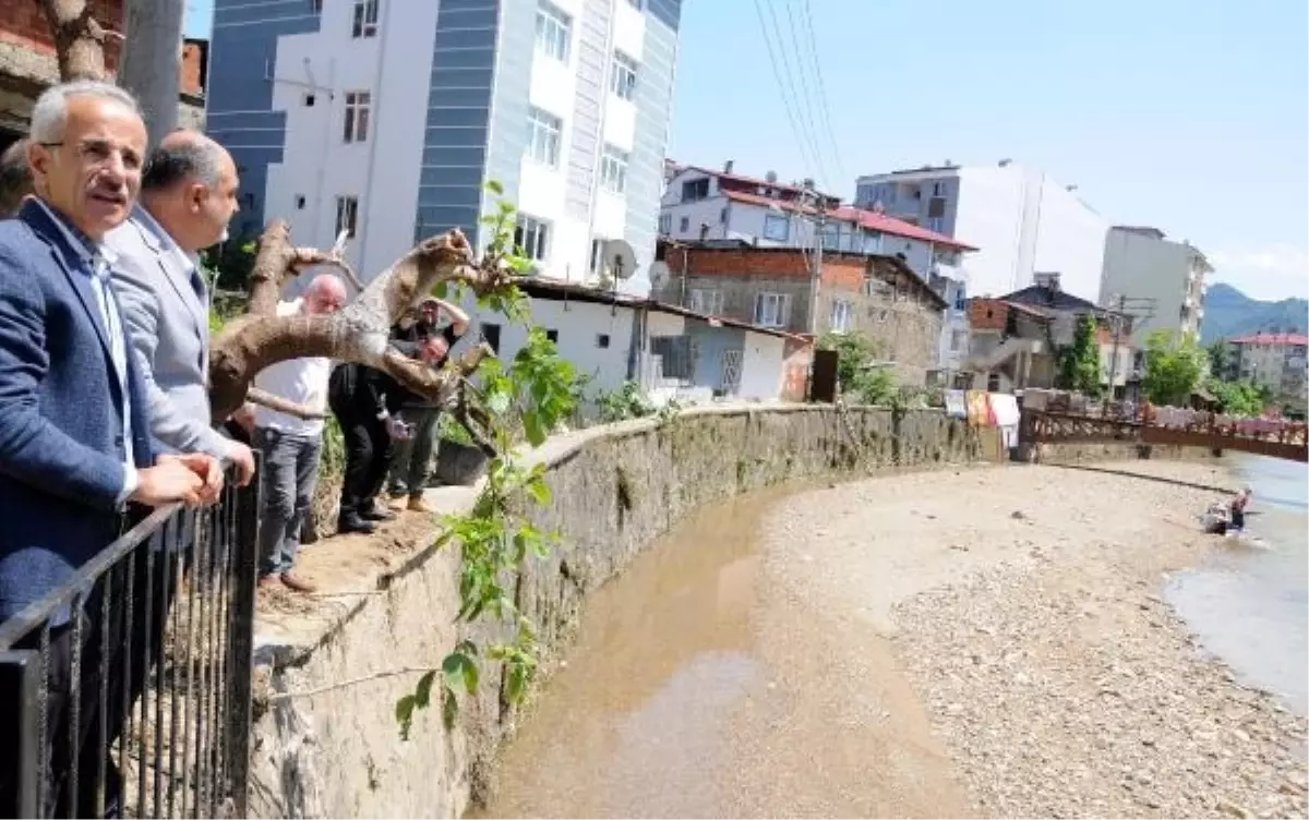 Ulaştırma ve Altyapı Bakanı Abdulkadir Uraloğlu, Sel Felaketlerinin Ardından Önlemleri Artıracak