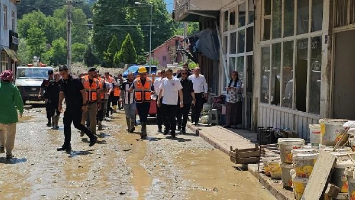 İçişleri Bakanı Ali Yerlikaya, Zonguldak\'ta selin vurduğu bölgelerde inceleme yaptı
