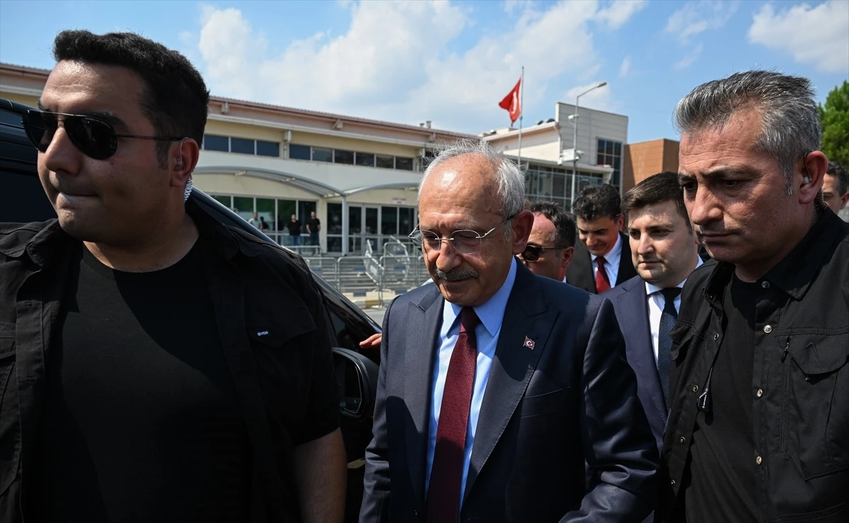 CHP Genel Başkanı Kılıçdaroğlu, TİP\'ten milletvekili seçilen Can Atalay\'ı cezaevinde ziyaret etti Açıklaması