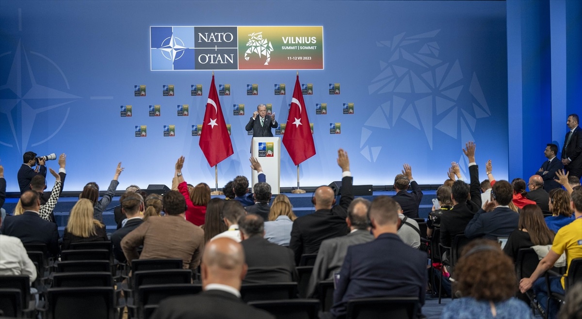 Cumhurbaşkanı Erdoğan: "(Rusya-Ukrayna) Taraflar bizim arabulucu olmamızı teklif veya kabul ederlerse memnuniyetle böyle bir arabuluculuğu kabul...