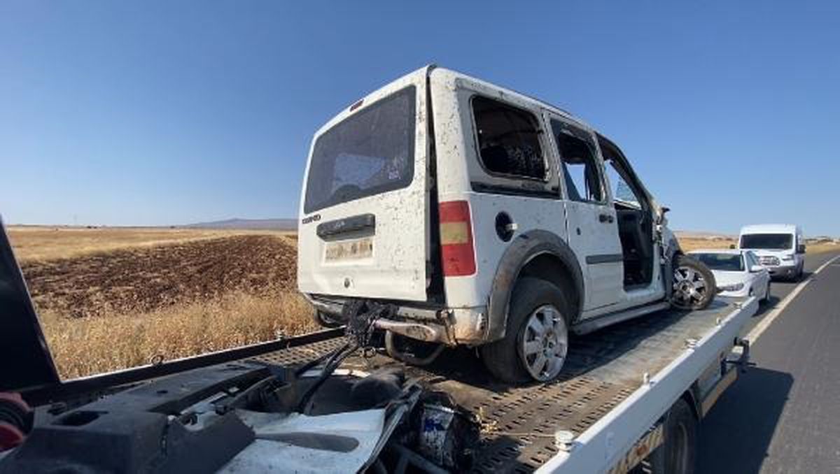 Mersin\'den Diyarbakır\'a giden araç şarampole devrildi, 8 kişi ağır yaralandı