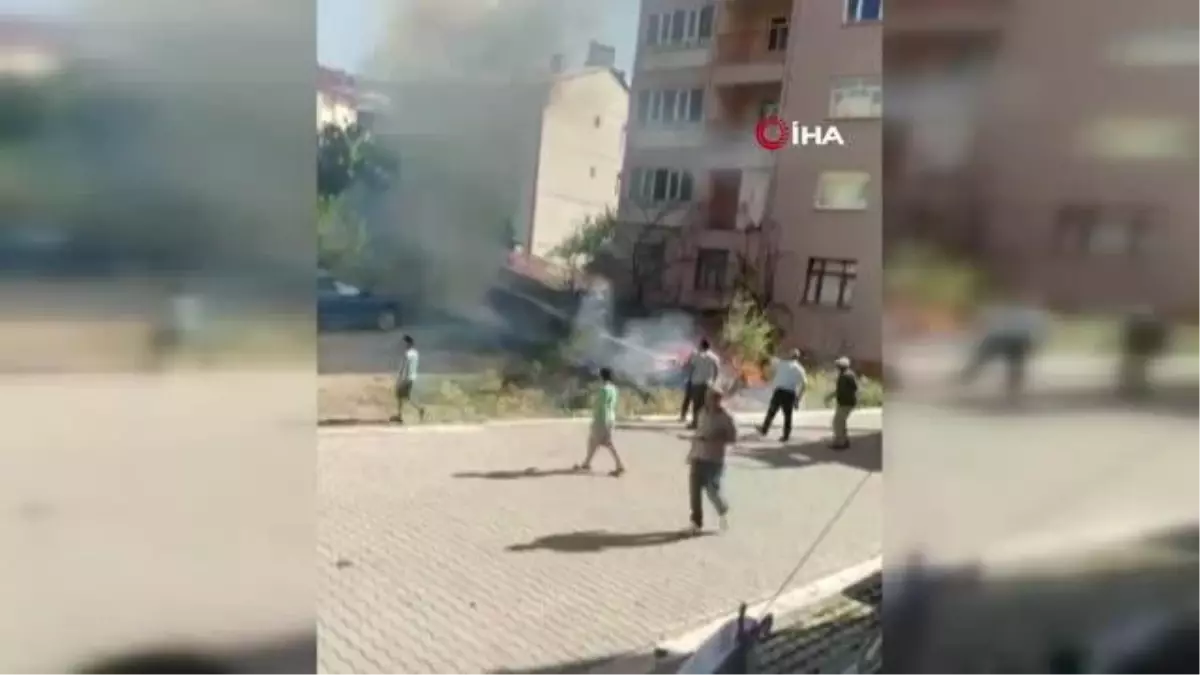 Elazığ\'da korkutan yangın: Alevler evlere sıçramadan söndürüldü