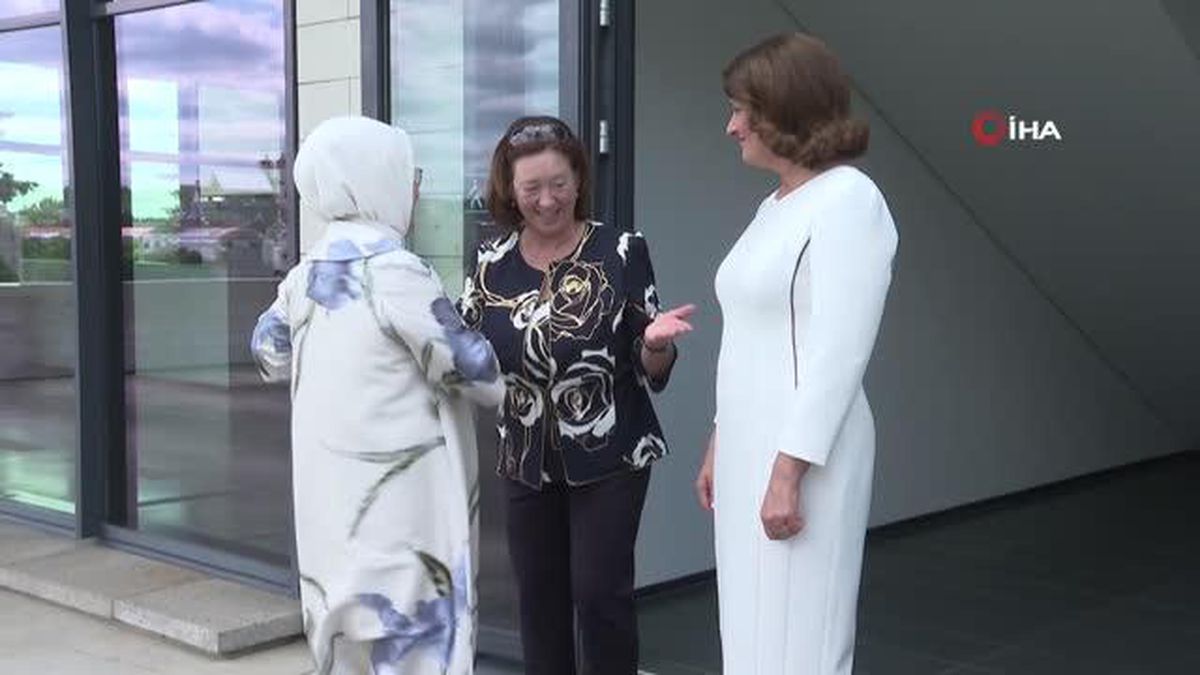 Emine Erdoğan, Litvanya'da lider eşleriyle bir araya geldi