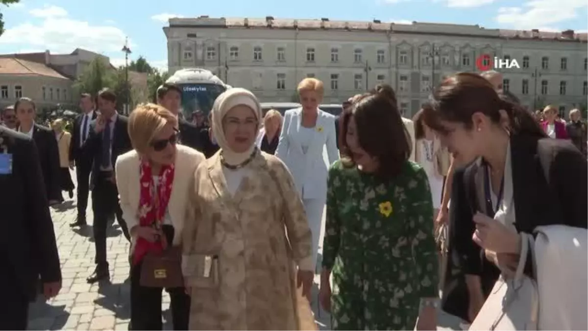 Emine Erdoğan, Litvanya'da Ukraynalı çocuk, kadın ve gençlerle buluşma programına katıldı
