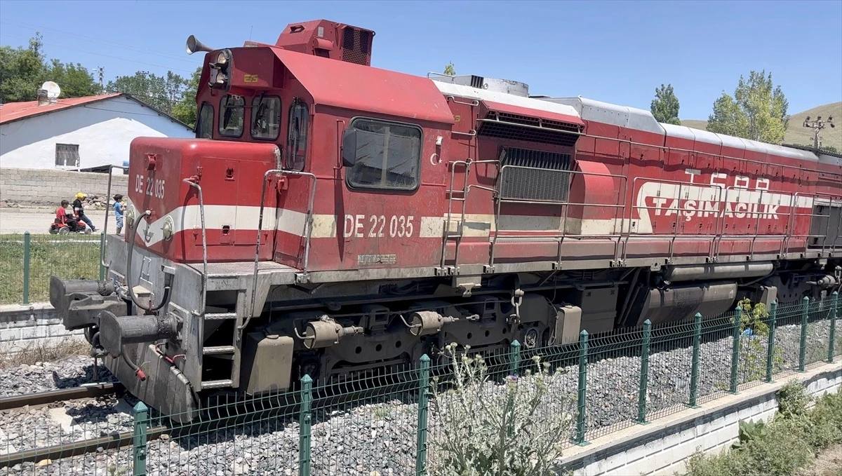 Erzurum\'da tren kazası: Çocuk hayatını kaybetti