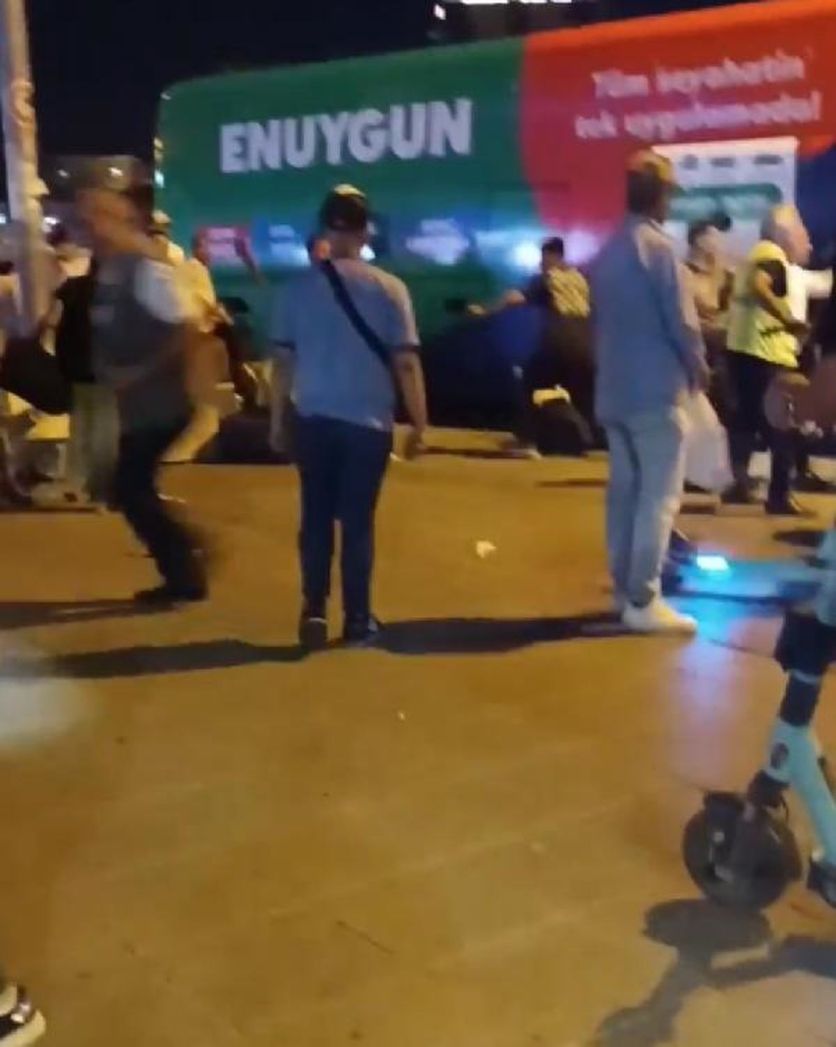 Fatih ve Gaziosmanpaşa\'da çıkan kavgalar cep telefonu kameralarına yansıdı