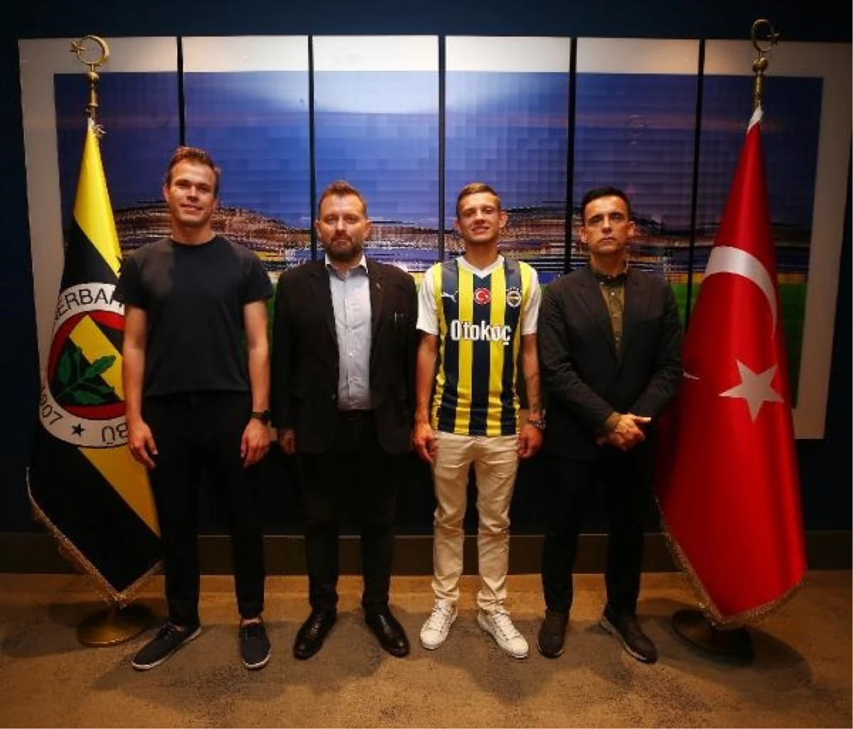 Fenerbahçe, Sebastian Szymanski\'yi kadrosuna kattı