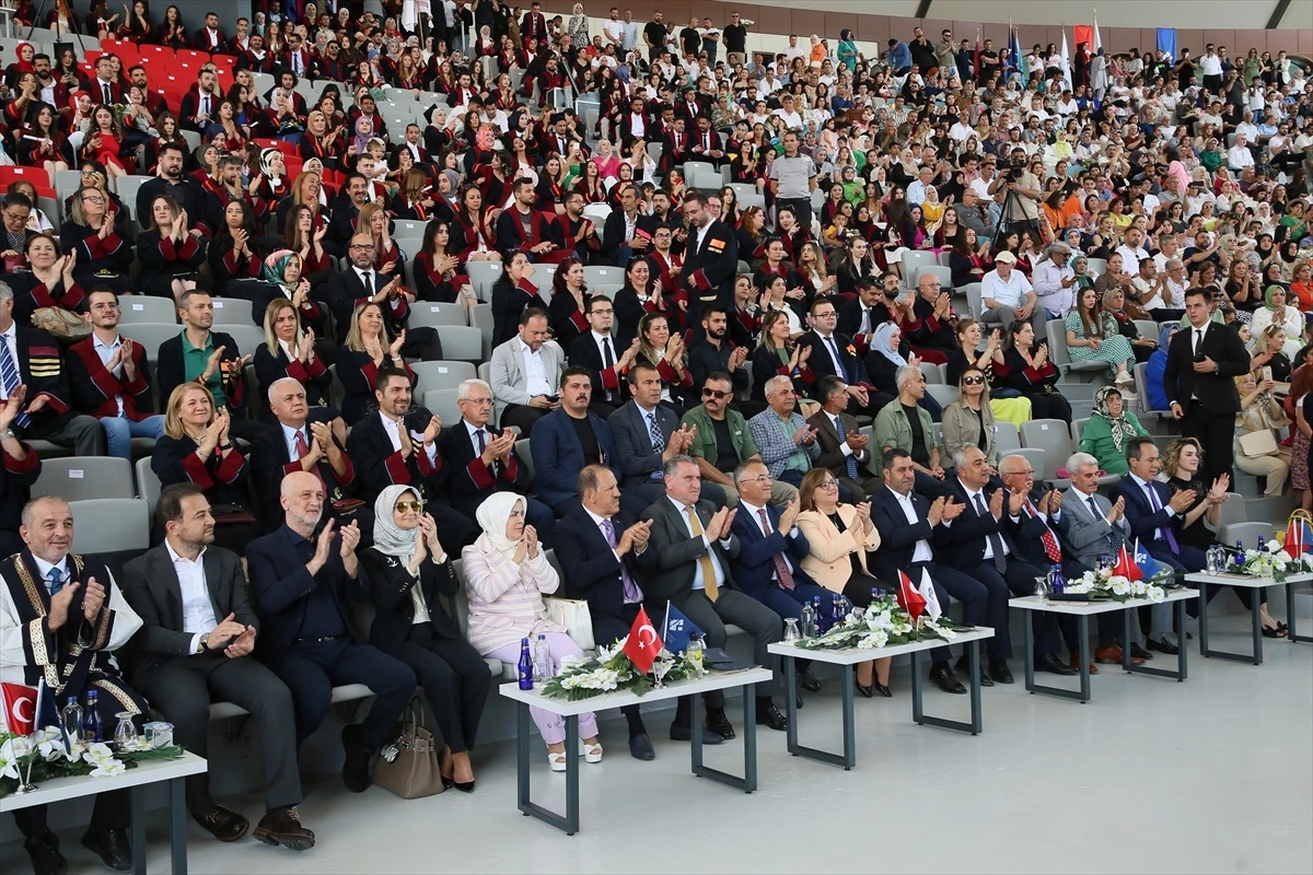 Gençlik ve Spor Bakanı Osman Aşkın Bak, Gençlere Hizmet Etmek İçin Yola Çıktıklarını Belirtti