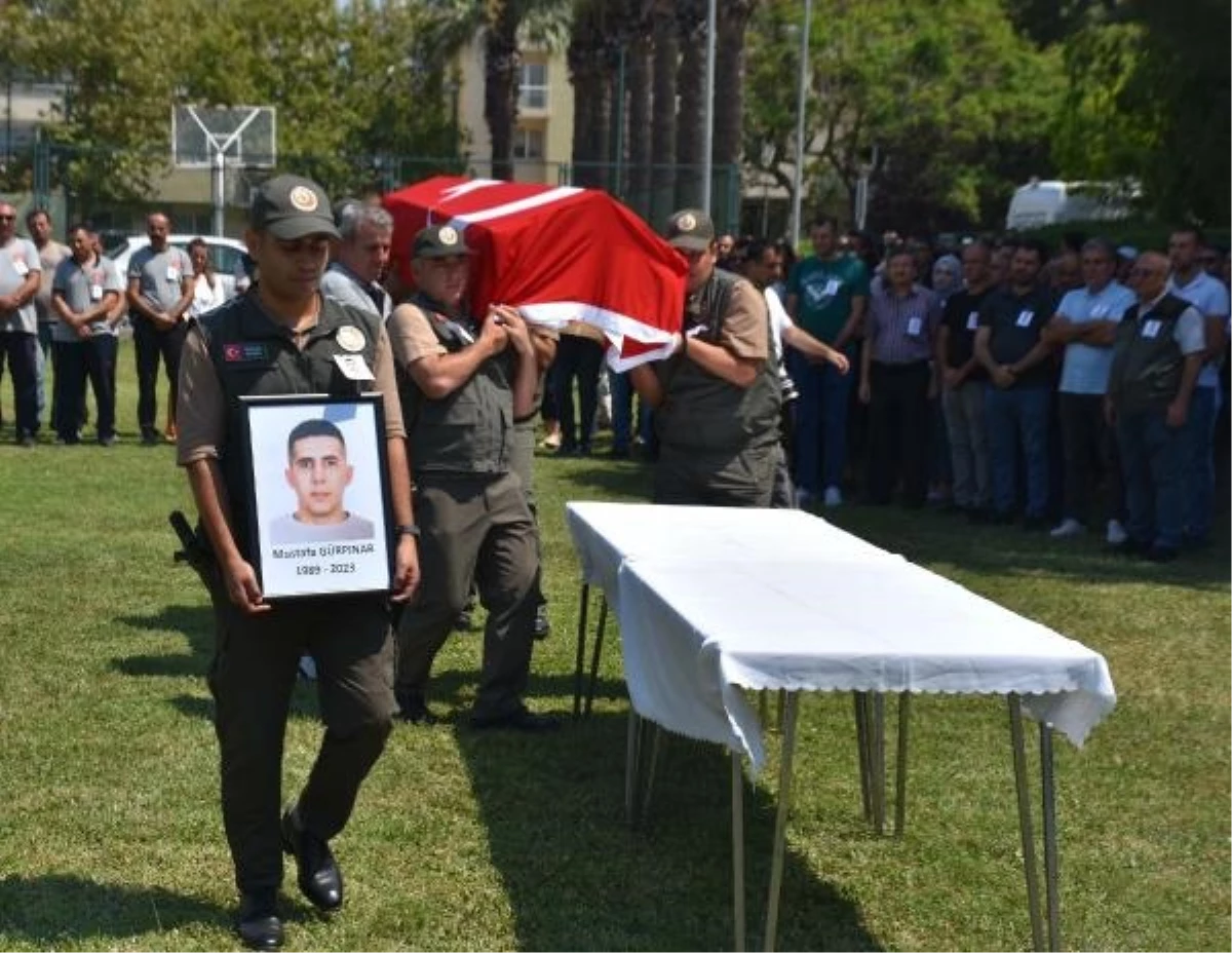 İzmir\'de yangında hayatını kaybeden orman işçisi için tören düzenlendi