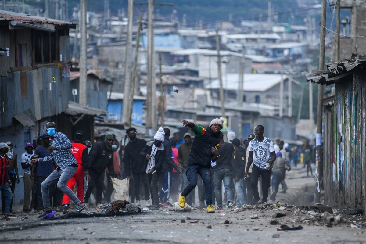 Kenya\'da Vergi Artışlarını Protesto Eden Göstericilere Polis Müdahalesi Sonucu 7 Kişi Hayatını Kaybetti