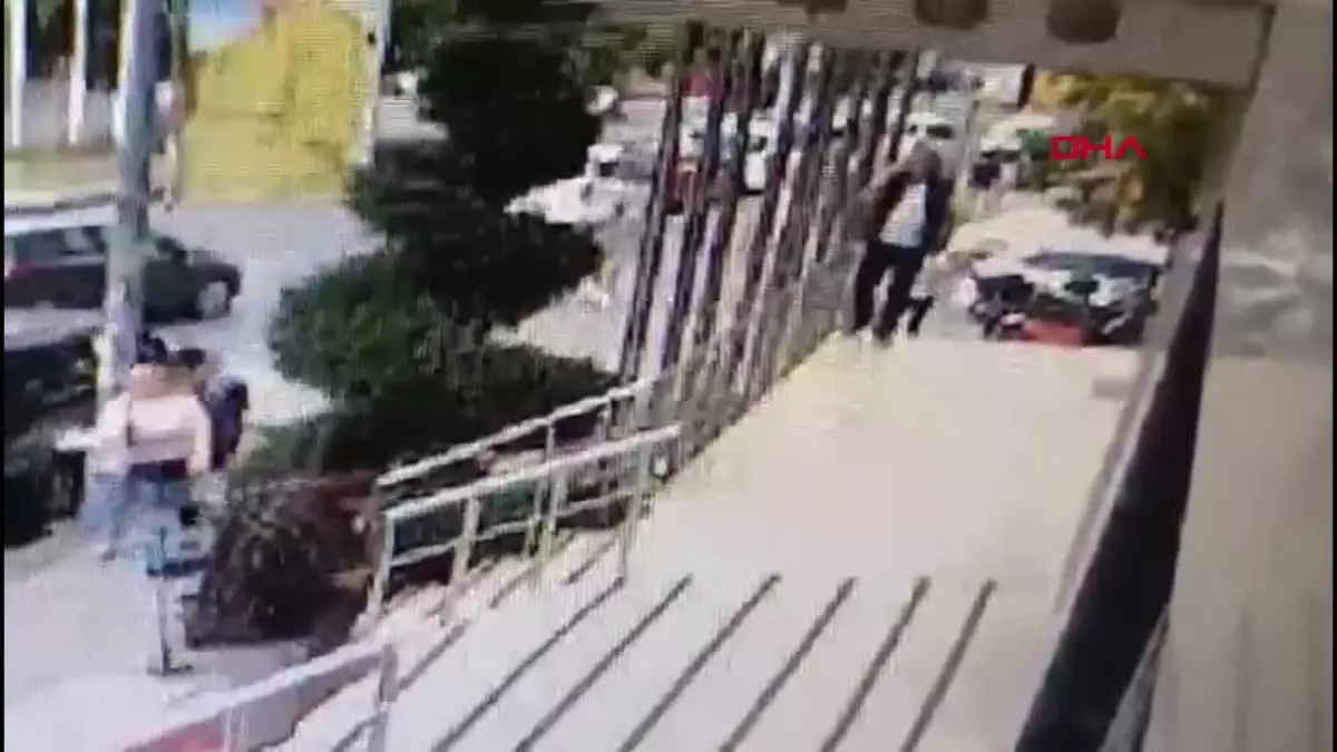 Maltepe Belediye Başkanı\'nın Odasına Giren Müteahhitin Korku Dolu Anları Güvenlik Kamerasına Yansıdı