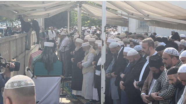 Menzil Cemaati lideri Seyyid Abdülbaki El-hüseyni'nin cenazesinde izdiham yaşandı