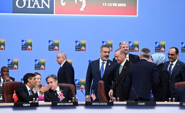 NATO Zirvesi'nde 2. gün! Cumhurbaşkanı Erdoğan liderlerle diplomatik temaslarına devam ediyor NATO Zirvesi'nde 2. gün! Cumhurbaşkanı Erdoğan liderlerle diplomatik temaslarına devam ediyor