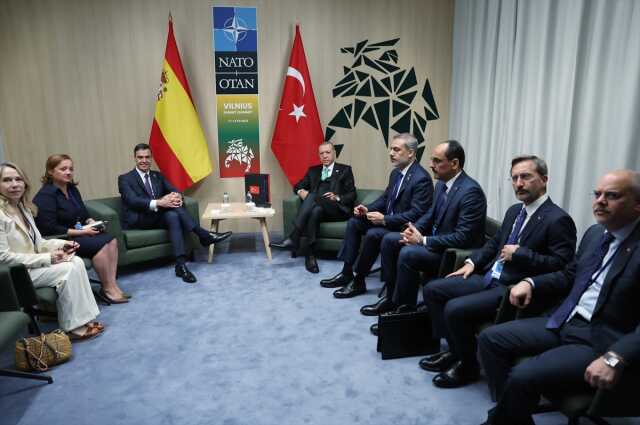 NATO Zirvesi'nde 2. gün! Cumhurbaşkanı Erdoğan liderlerle diplomatik temaslarına devam ediyor NATO Zirvesi'nde 2. gün! Cumhurbaşkanı Erdoğan liderlerle diplomatik temaslarına devam ediyor