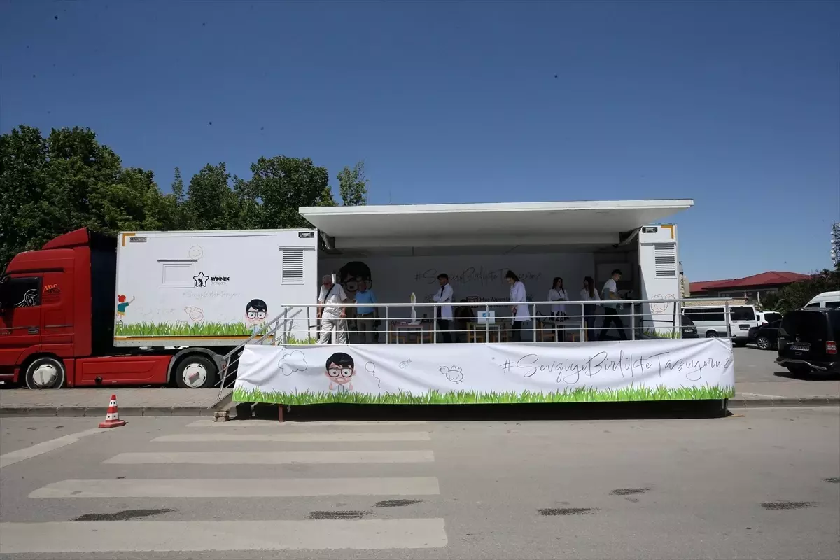 "Sağlık ve Sevgi Tırı"nda depremzede çocukların göz taraması yapılacak