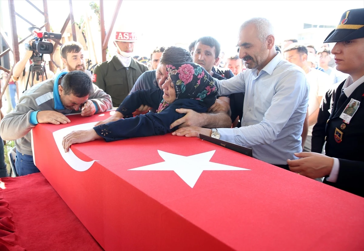 Pençe-Kilit Operasyonu Şehidi Erdem Kavlak\'ın Cenazesi Havuz Köyünde Defnedildi