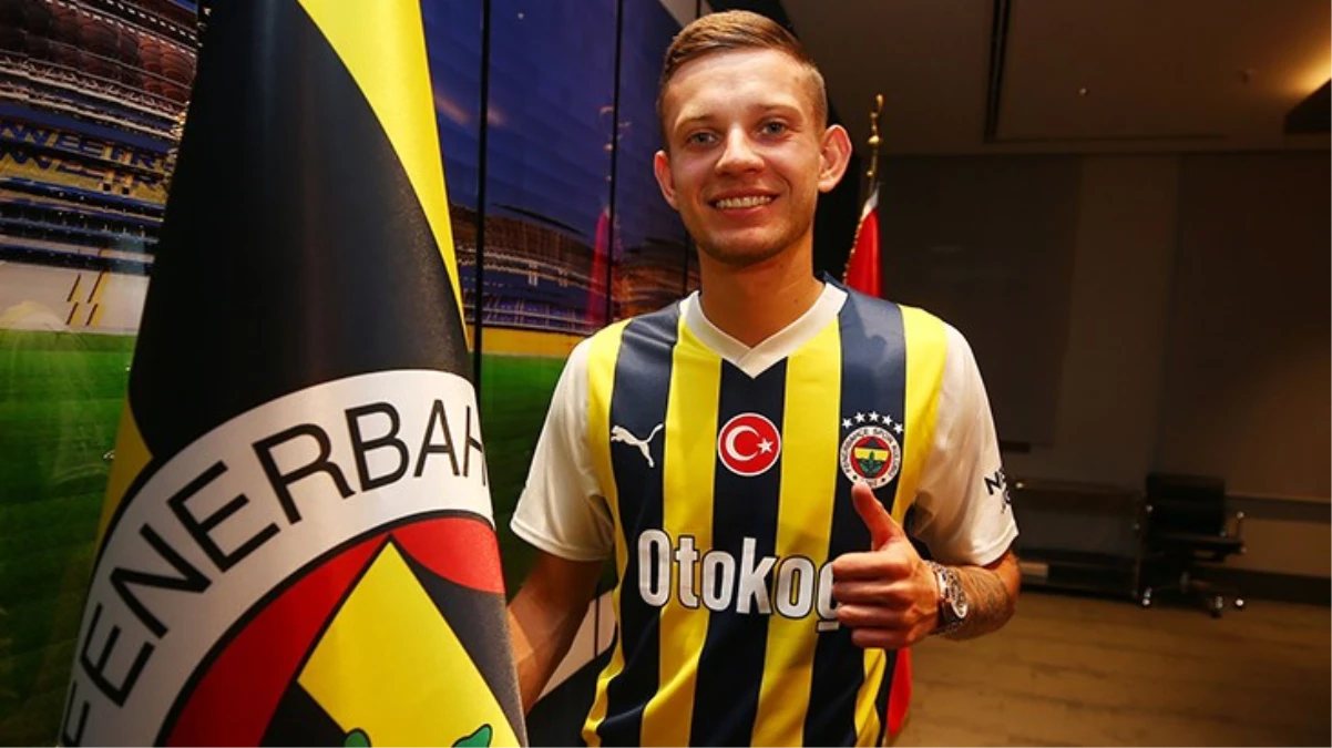 Fenerbahçe, 24 yaşındaki Sebastian Szymanski\'yi renklerine bağladı