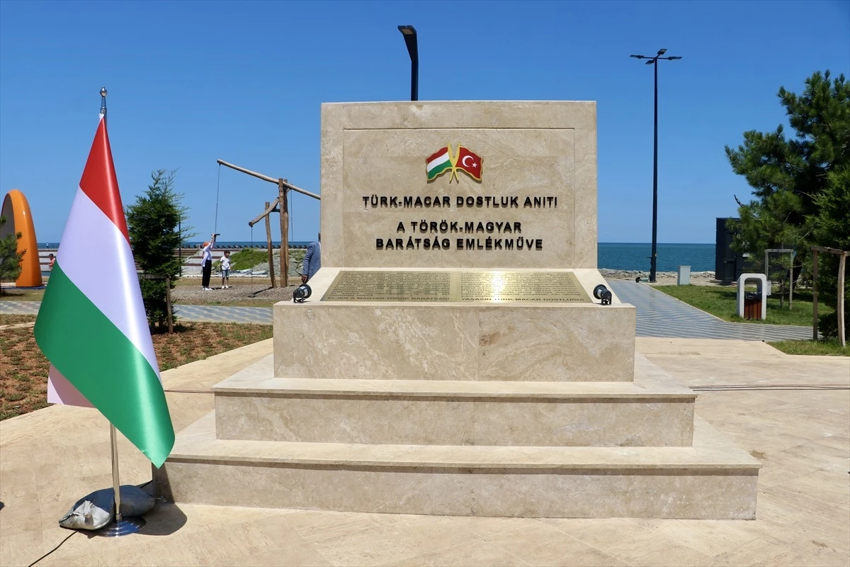 Türk-Macar Dostluk Anıtı Trabzon\'da Açıldı