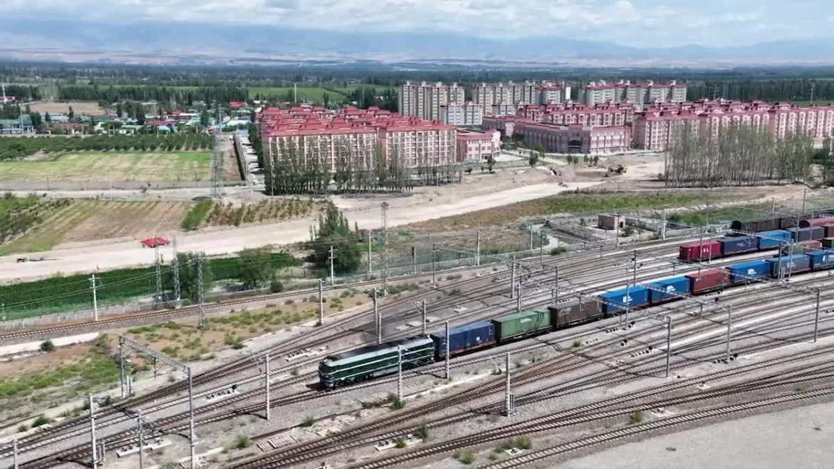 Çin-Avrupa yük trenleri Horgos Limanı\'ndan Belarus\'a doğru yola çıktı