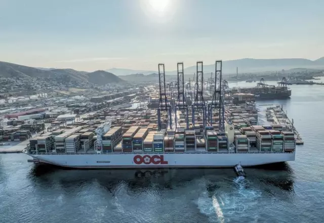 Yunanistan'ın Pire Limanı, Mega Konteyner Gemisi Oocl Pıraeus'u Ağırlıyor